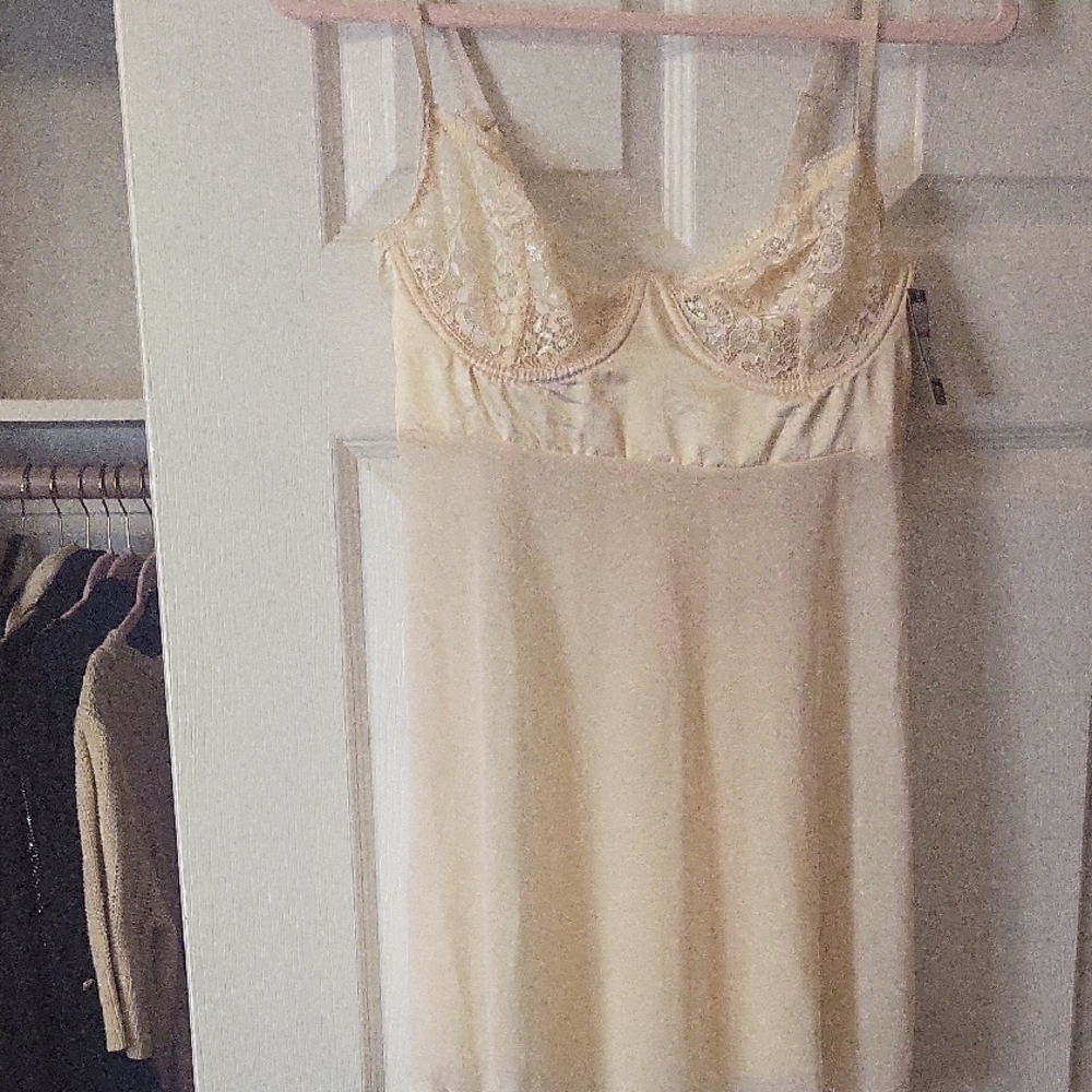 Cosmopolitan Elegant Cream Lace Chemise Nwt 2 Pcs Set